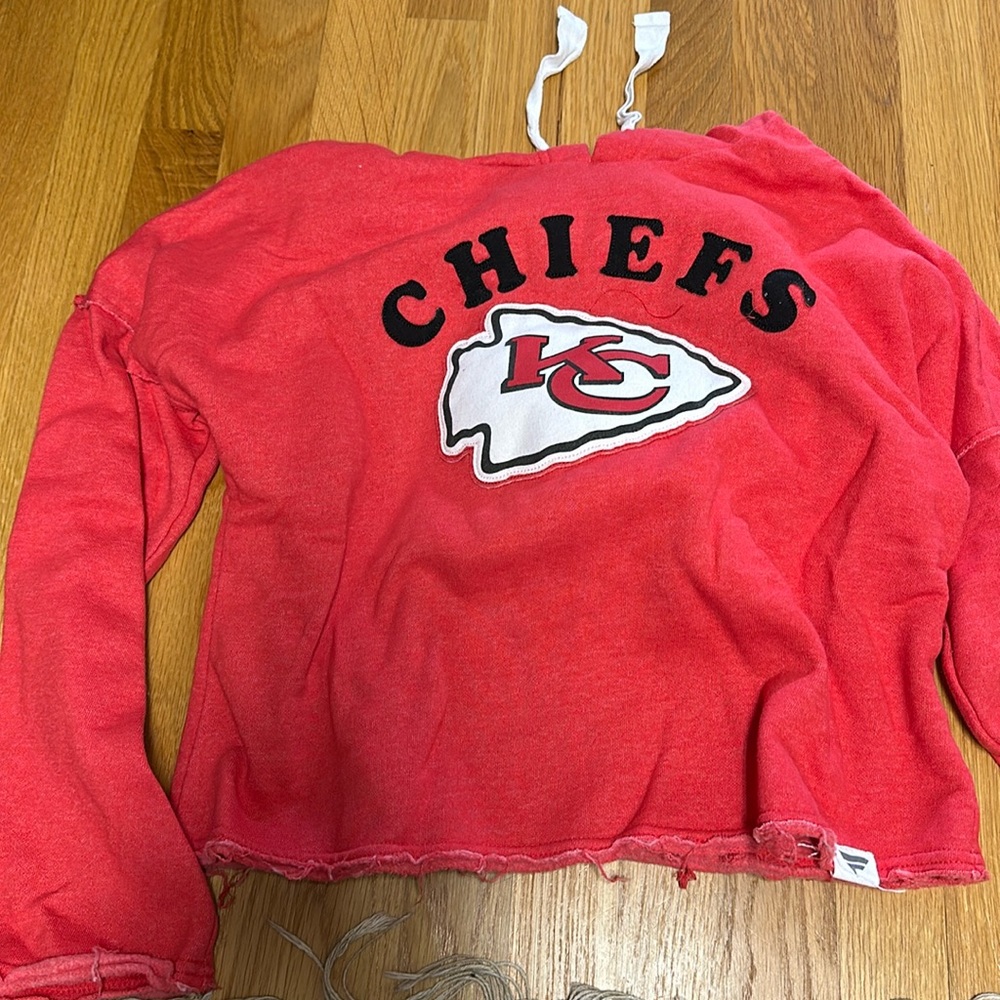 Fanatics Kansas City Chiefs Cropped Hoodie. Slightly distressed - Size XS
